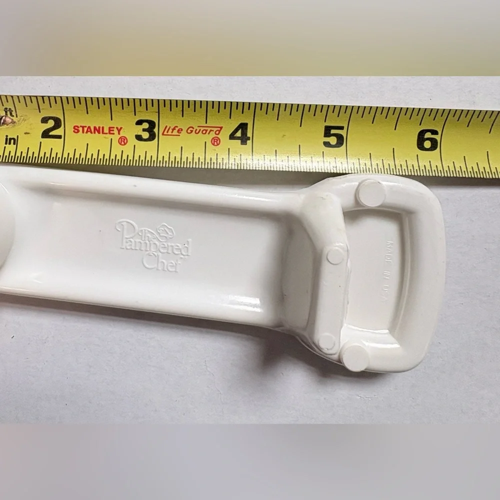 The Pampered Chef Magnetic Easy Opener for Bottles Cans Tabs